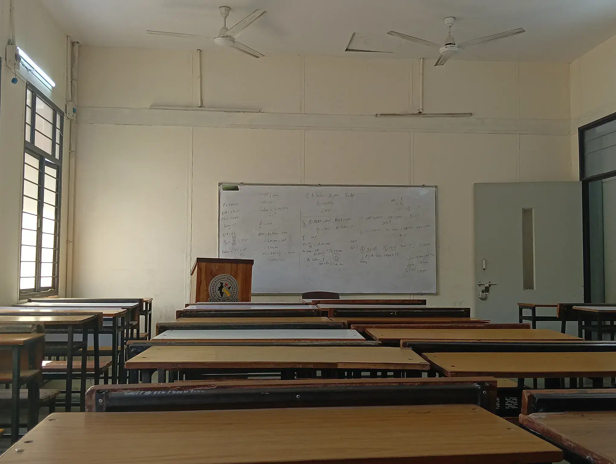 Shaheed Bhagat Singh College Academic Building photo 7